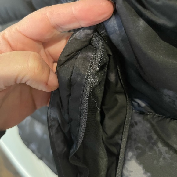 The north face down filled puffer jacket - Picture 9 of 11